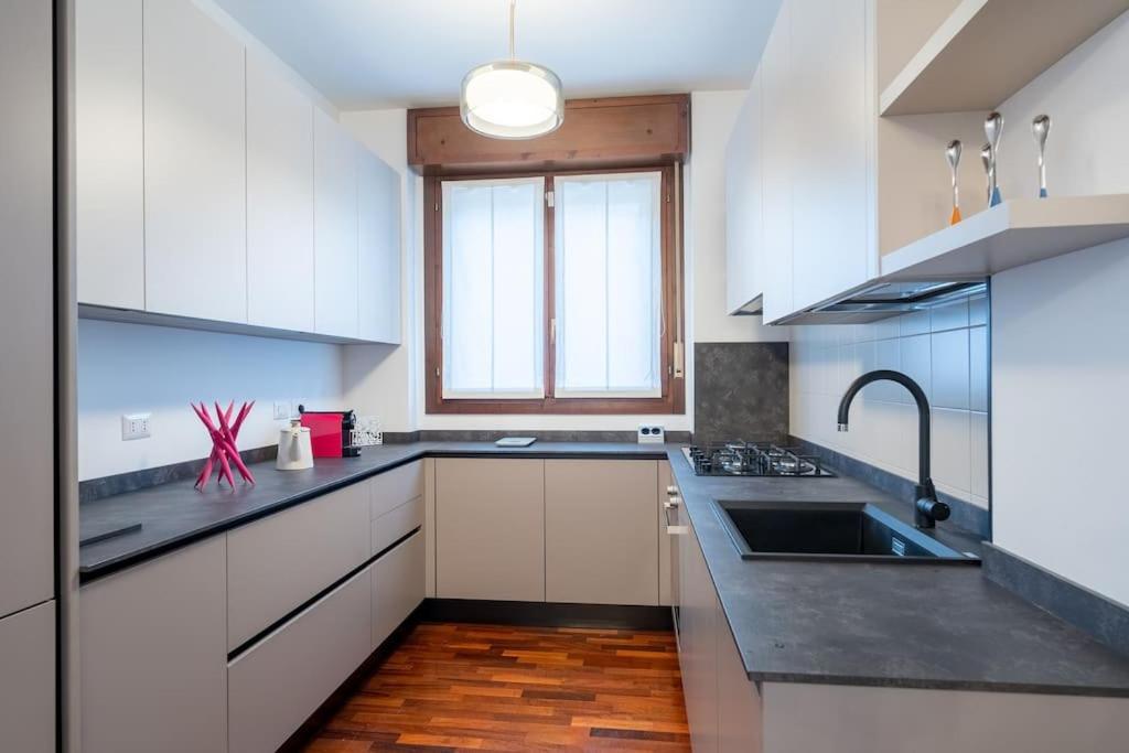 Duomo-PortaromanaXxl Home Terrace & Free Parking Milan Bagian luar foto