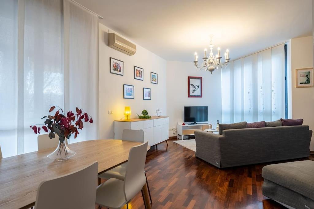 Duomo-PortaromanaXxl Home Terrace & Free Parking Milan Bagian luar foto